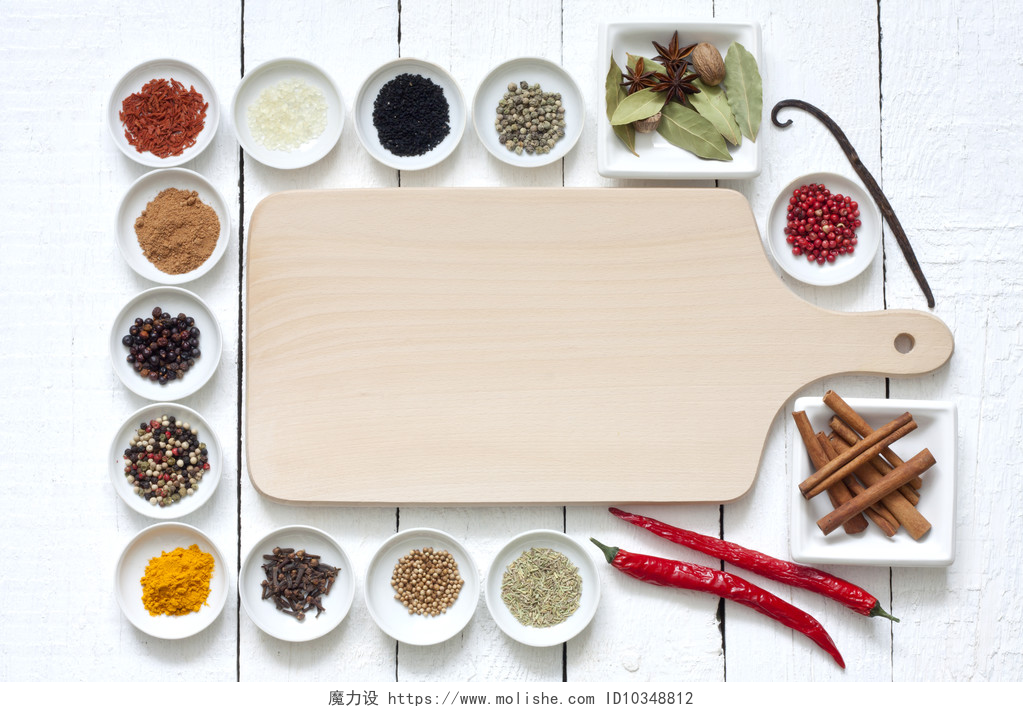 碟子里的各种调料Spices and dried vegetables with cutting board on white planks